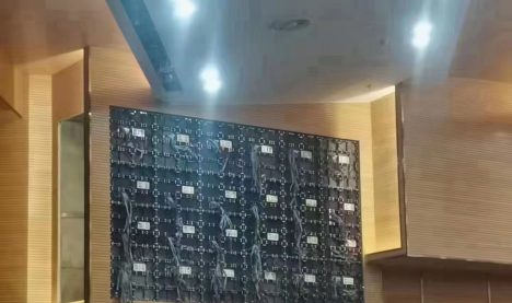 南行Southbound LED显示屏使用在浙江某学校的演讲台案例